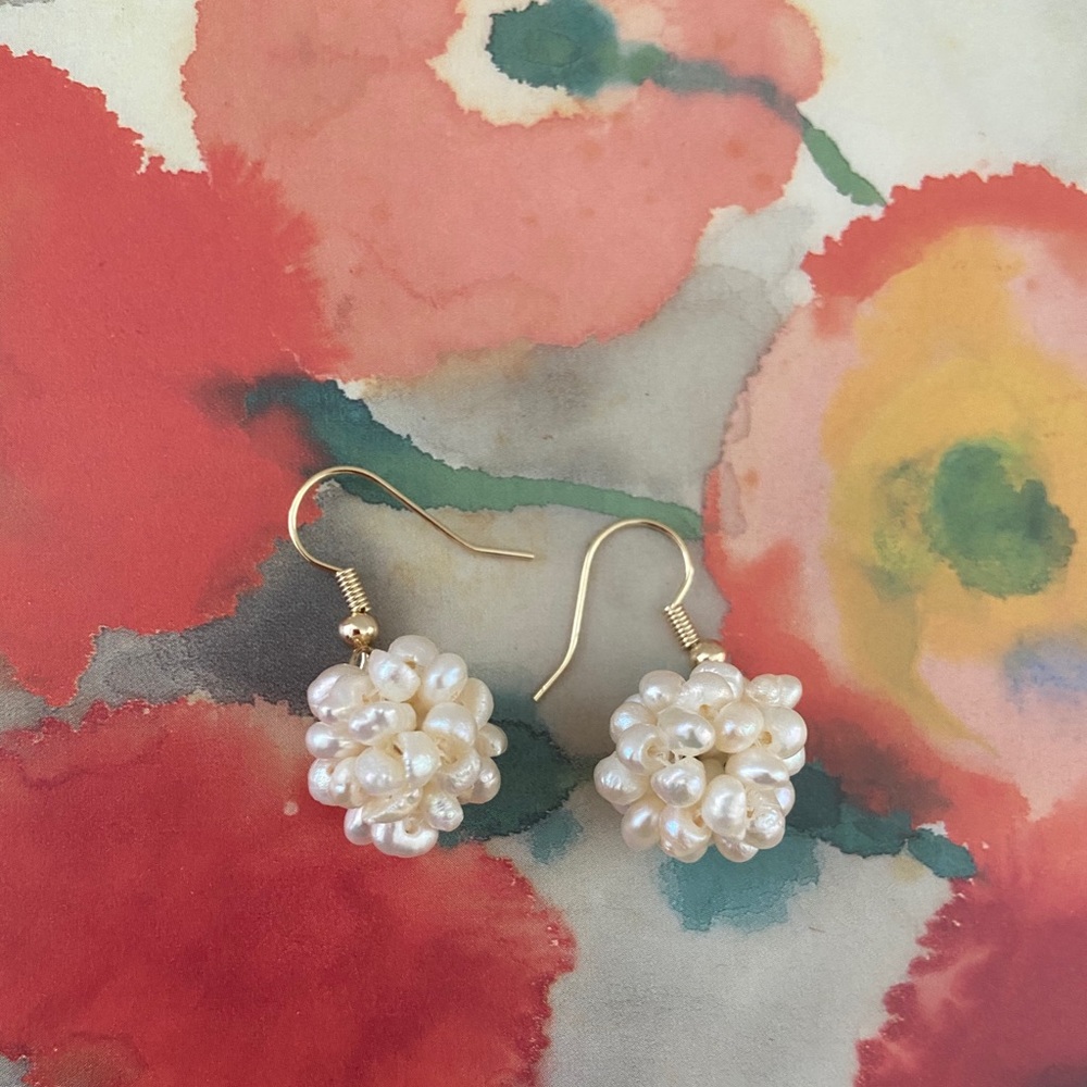 💕LAST ONE Pearls Bud Flower Earrings - Picture 3 of 5